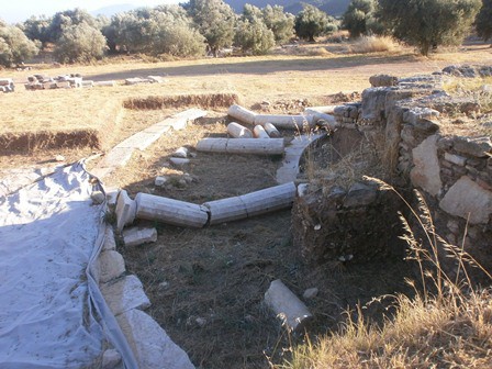 Κυκλικός Ναός στο πίσω μέρος της Βασιλικής